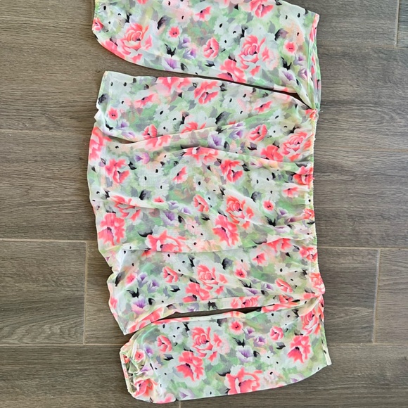 Top - Picture 2 of 4